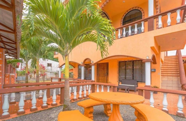 Yolo Villa OF Experiences Best Value & Cozy