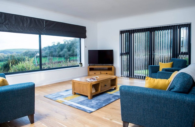 York Lodge, A beautiful bungalow with stunning estuary views