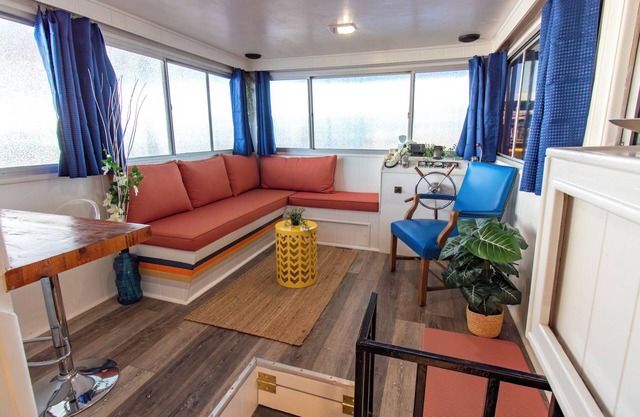 You're on a Boat 2! Charming Houseboat on Eagle Mountain Lake