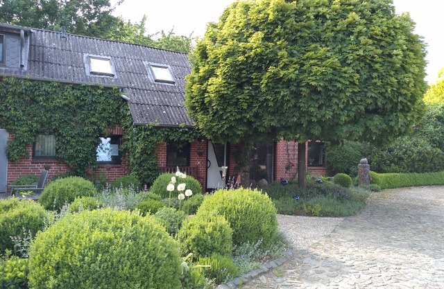 You will find relaxation and a peaceful idyll here in the Apartment-Feldsteingarten