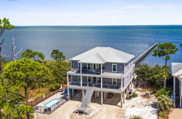 Your "Baycation" Awaits –Stunning Bay Views, Pool & Dock – Fall Weeks Now 25% Of