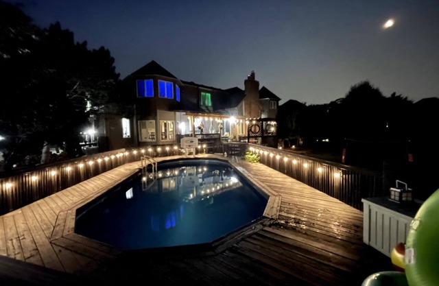 Your BIG HOME Getaway, 30 minutes to O'Hare Airport, Only 37 miles to Chicago