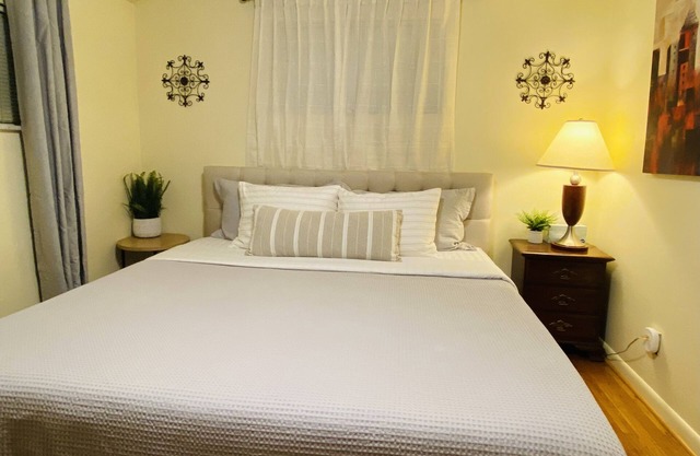 Your Comfy Home in Pittsburgh with King beds and free parking