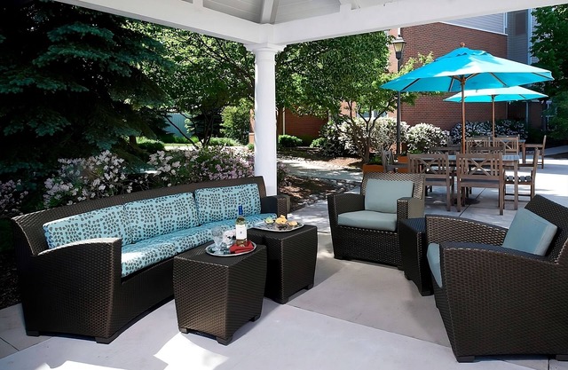 Your Home Away From Home! Outdoor Pool, Pets Allowed, Near Lindholm Park!