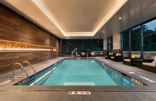 Your Home Away from Home in Florida! Indoor Pool, Free Breakfast, Pets Allowed!