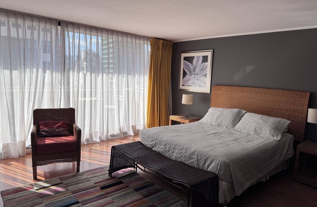 Your ideal space near the MUT | 1BR studio with A/C and city view