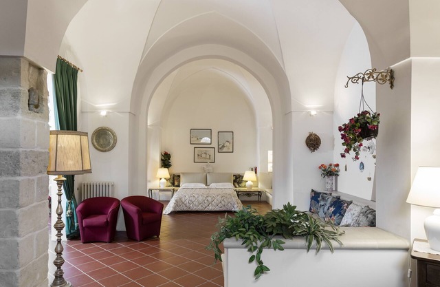 Your ideal stay in a typical 120 m2 open space with garden and parking