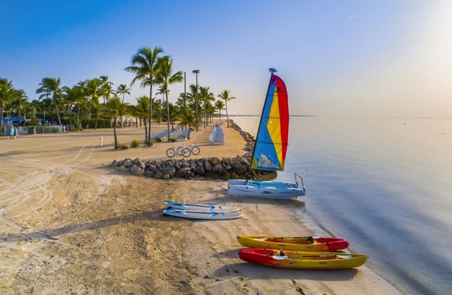 Your Idyllic Getaway Awaits! Breathtaking Beachfront, Outdoor Pool | 3 Units