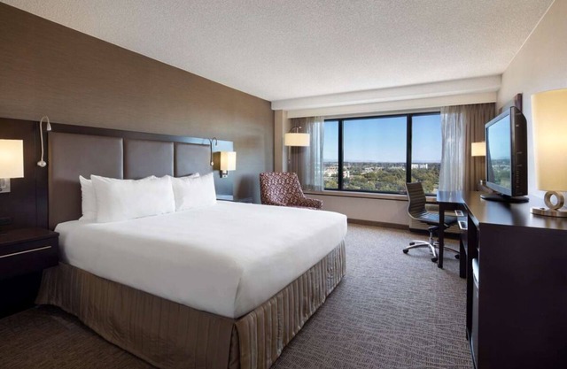 Your Milpitas Retreat with Modern Amenities! Gym, Pets Allowed, Airport Shuttle!
