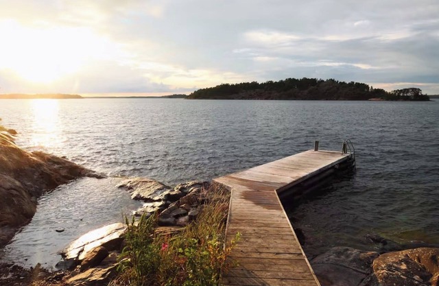 Your own peninsula with beaches, private docks, amazing sunset and motor boat