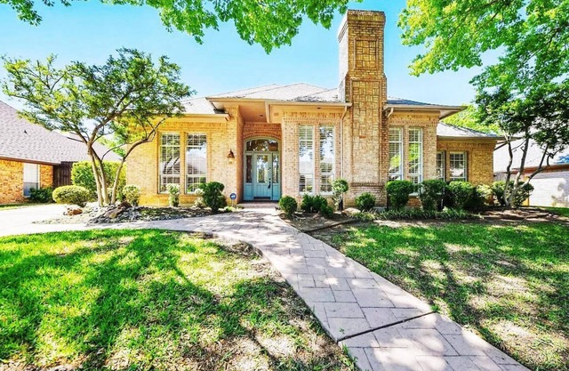 Your perfect 4 bedroom getaway on a golf course