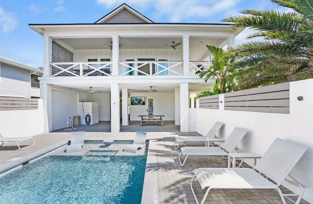 Your Summer Haven, Pool, Games, Near Beach!