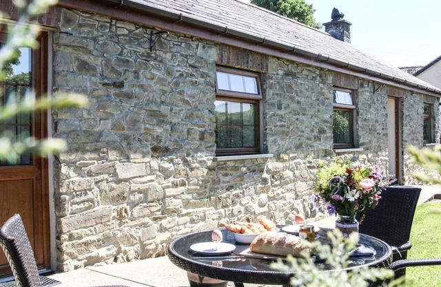 Yr Onnen, Aberaeron - Two Bedroom Cottage, Sleeps 4