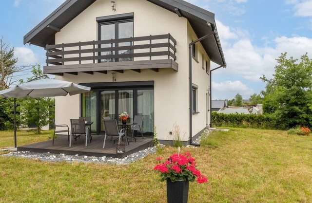 Zaciszny Dom HARALD - Taras & Ogrod - Wyspa Wolin by Noclegi Renters