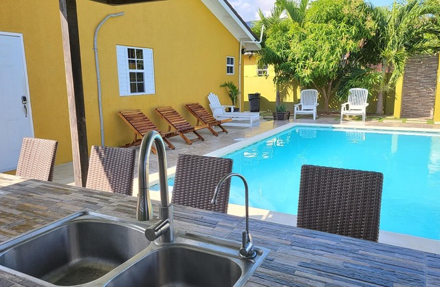 Zade's Vacation Home with Private pool, Ocho Rios