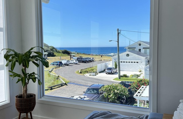 Zala - Whale watching special rates - Ocean side views & vibes