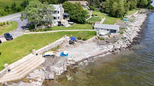 ZaLo House Waterline cabin with Hot Tub Pets