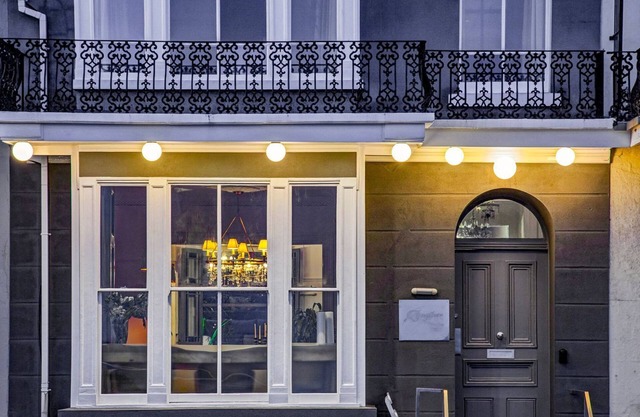 ZANZIBAR BEACH HOUSE, pet friendly in St Leonards-On-Sea