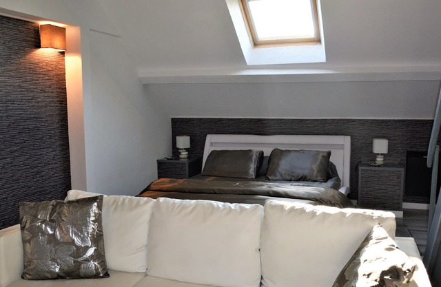 Zen room with adjoining mezzanine