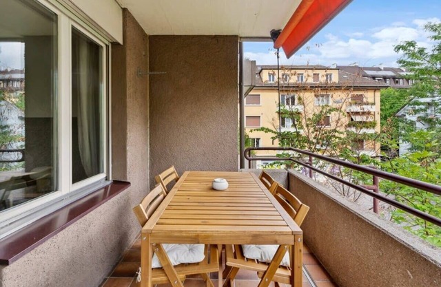 Zurich Chic: Cozy Posh Pad
