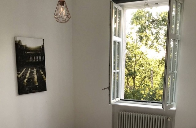Zwei-bettzimmer mit Balkon Etagen-du/wc