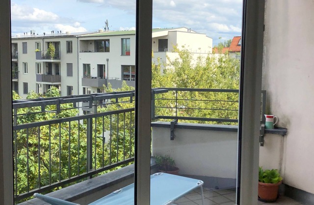 Zwei Gemütliche Schlaf & Arbeitszimmer in Heller Wohnung mit Balkonen Zentral