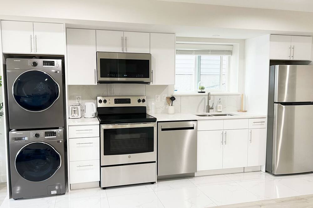 Port Coquitlam House | Newly Renovated Private Entrance Guest Suite - 2 bedroom