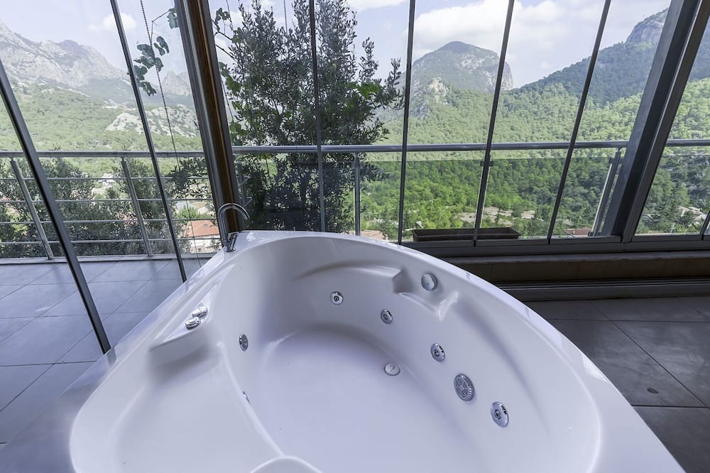 Konyaalti Apartment | Breathtaking View: 10 Min to Coast