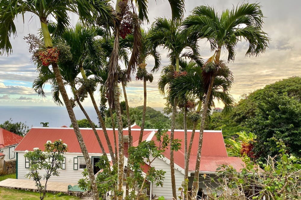 Windward Side House | Beautiful Traditional Saba Cottage With all the Modern Amenities
