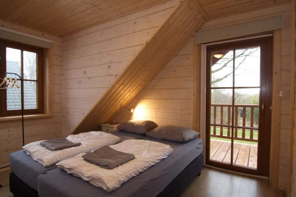 Linde Villa | Albert wooden house in wooded area with beautiful views over the countryside
