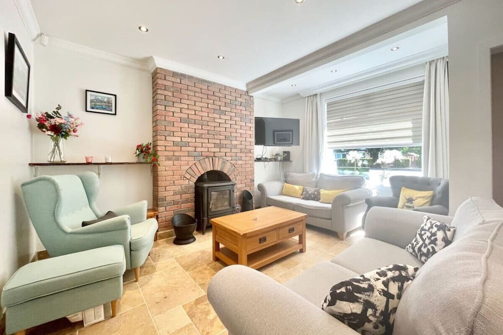 Glasgow House | Clyde Villa Apartment