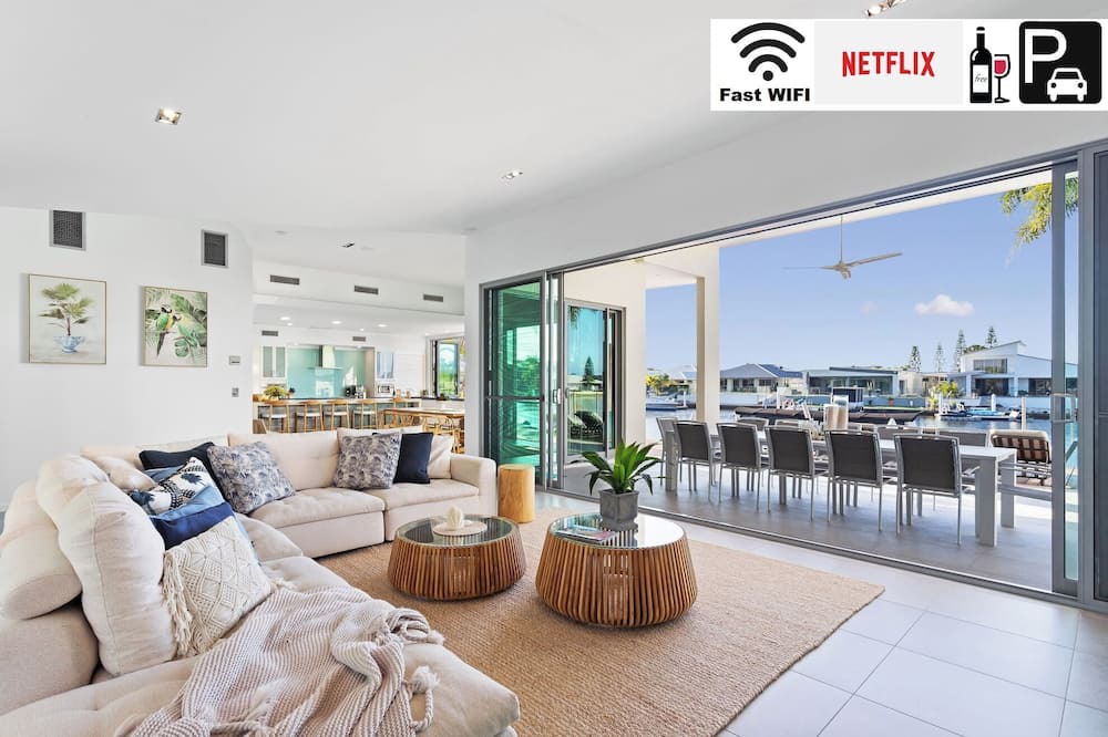 Pelican Waters Villa | Pelican Waters Resort Home|Long Stays|Waterfront