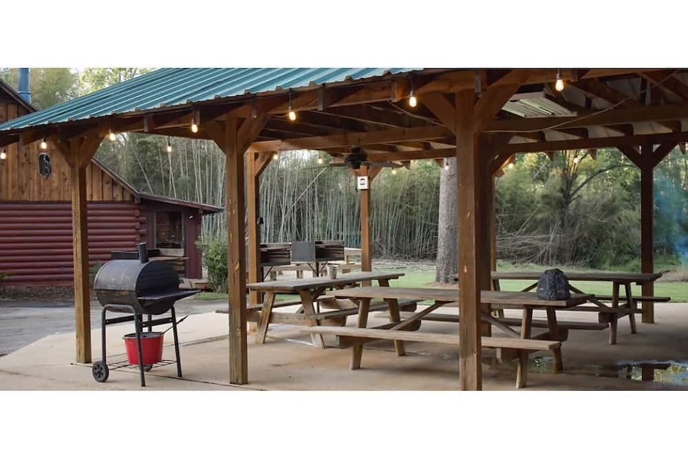 Uncertain Cabin | Room #18