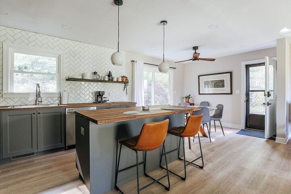 Faber House | Hillside Haven: Modern Retreat, Mountain Views