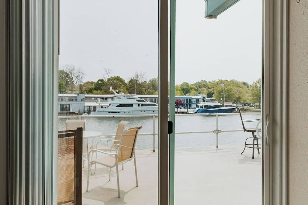 Saugatuck Condo | Waterfront Condo-Shop-Kayak-Beach-Bike-Boat-Restaurants-Outdoor Heated Pool-Fun