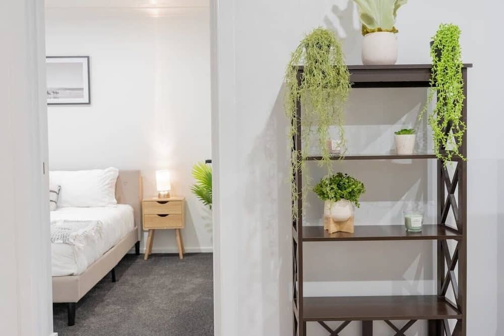 Bendigo House | Modern Bendigo Haven Near Hospital: Comfort & WiFi