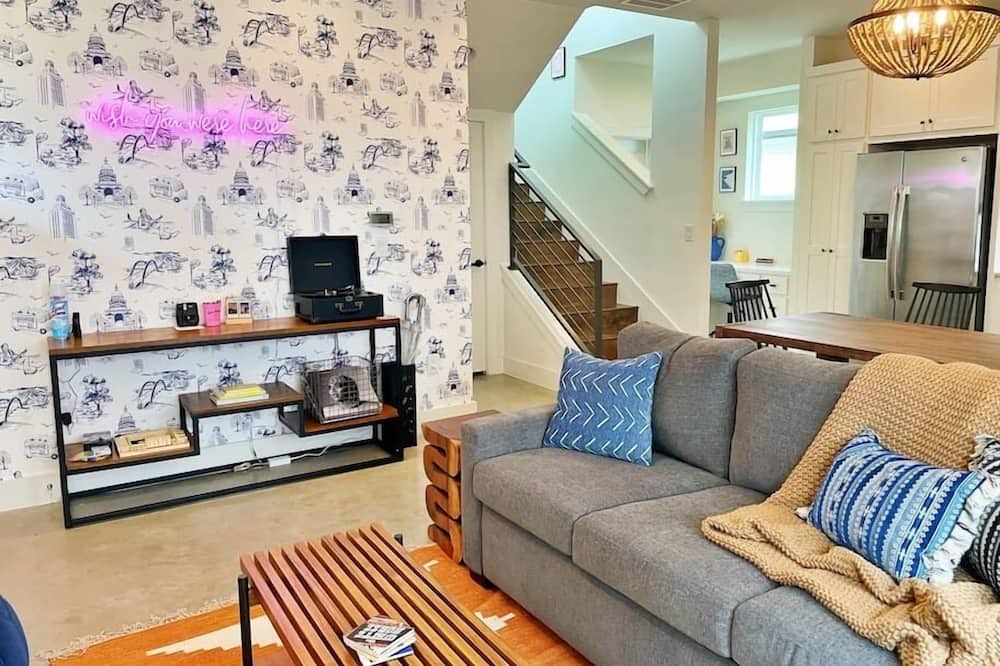 Govalle House | Cute Home in Trendy East Austin with Private Yard