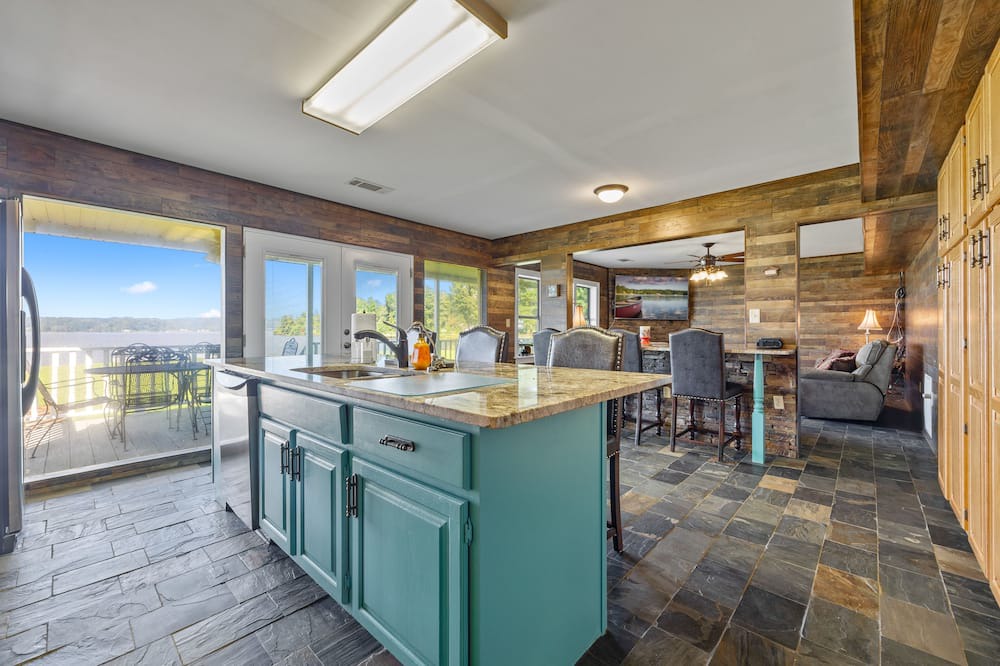 Greensboro House | Basketball + Lakeside view porch