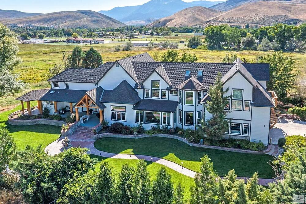 Reno House | Luxury short term corporate, travel nurse, executive home 30 day minimum.