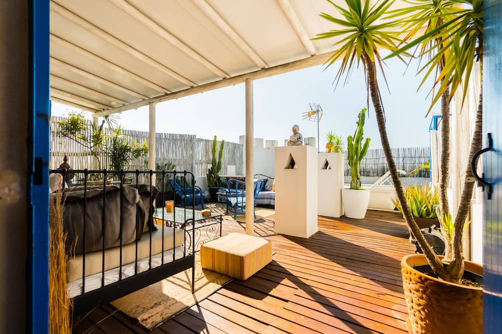 Guillena Apartment | Apartment 'Dúplex Diseño Árabe' with Private Pool, Wi-Fi and Air Conditioning