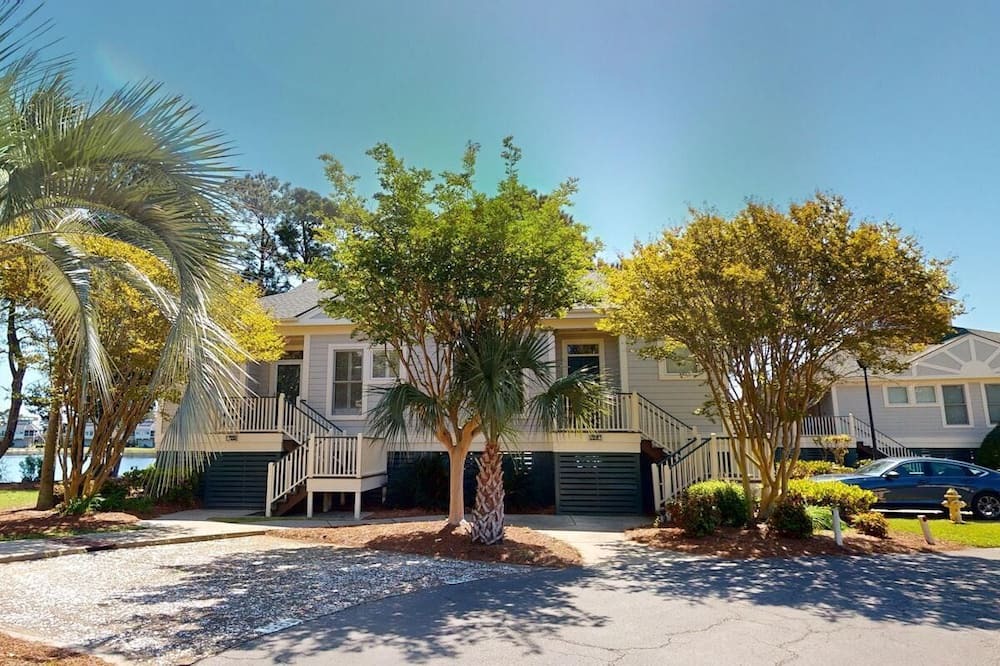 Litchfield by the Sea Villa | Coastal Charm 3BR Lakeside Villa Resort Amenities