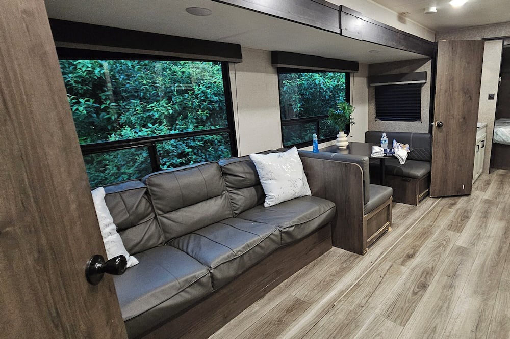 Taylor House | Rv close to samsung plant. 13 minutes. All include.