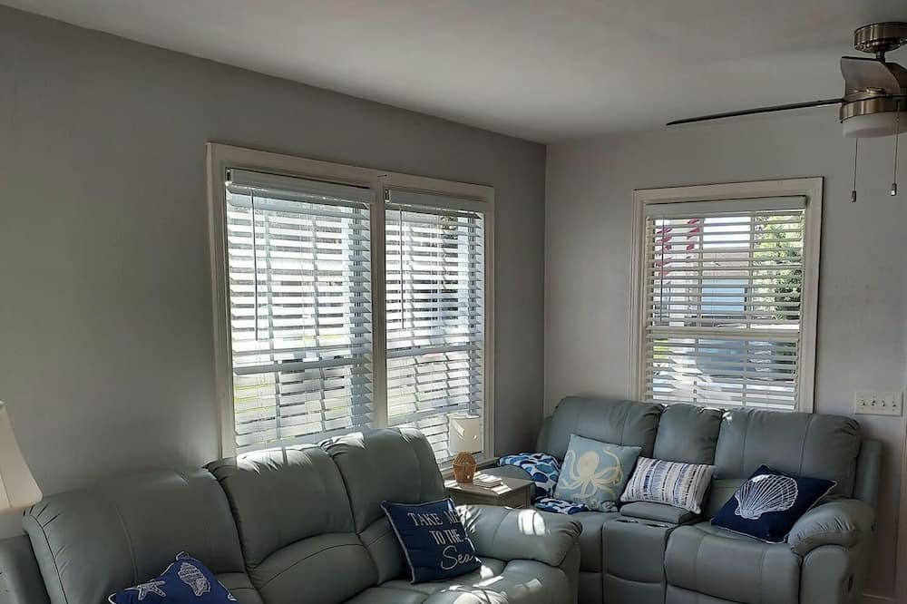 Navy Point House | Bay Breeze Bungalow