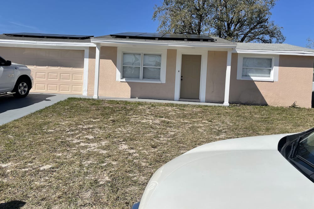 Jasmine Lakes House | Lovely 4-bedroom house with fitness room, WiFi in Port Richey