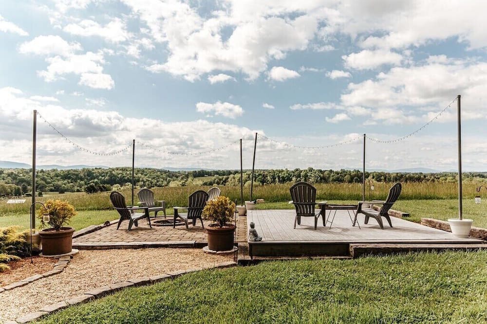 Staunton House | Ridgeview Retreat: Mountain Views and Pet Friendly