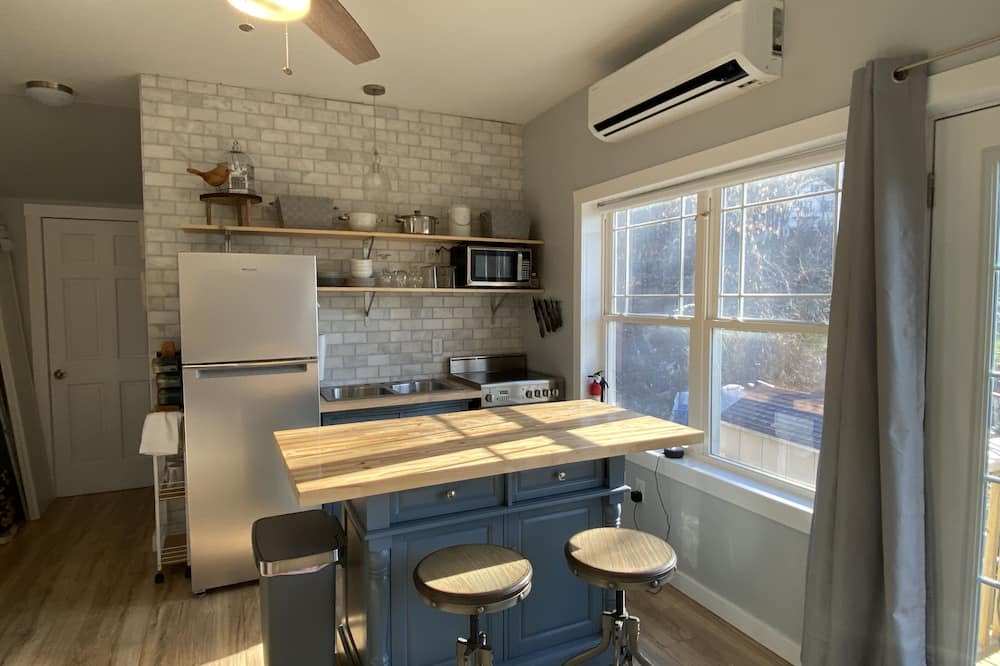 Wallingford Apartment | Private & Modern Apartment near ski resorts