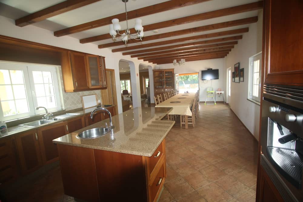 Calicos Villa | Villa Colibri heated pool, jacuzzi,cinema, air cond, games room,wifi,