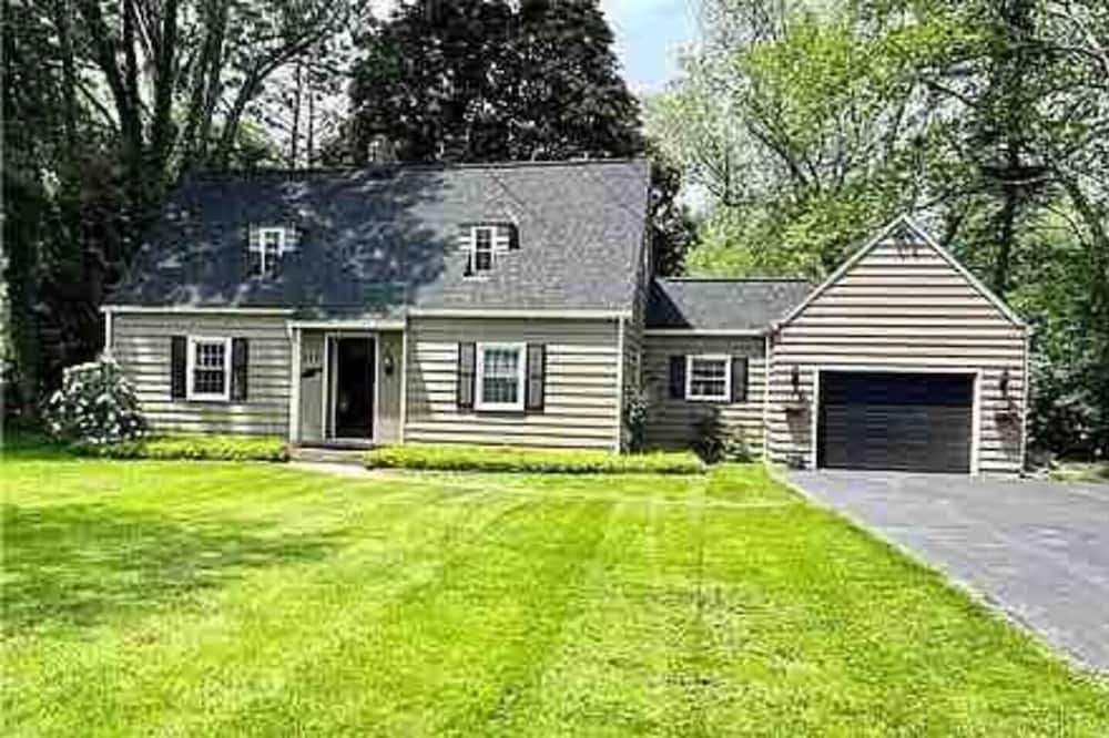 Dunkirk House | Lovely 3 BR Cape Cod House Near Beach