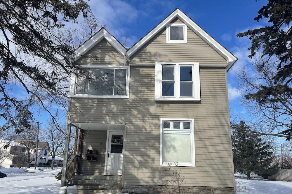 Midway House | SPACIOUS ONE BEDROOM IN HAMLINE-MIDWAY AREA
