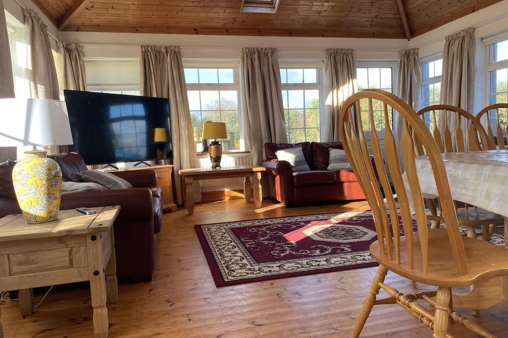 Rosslare House | This Rosslare Stand Holiday Home With Five Bedrooms